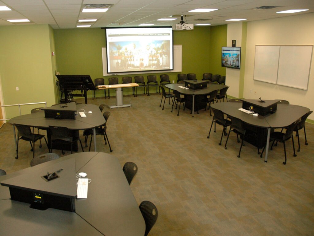 Furniture installation at San Diego State University featuring the Active Learning Cluster.