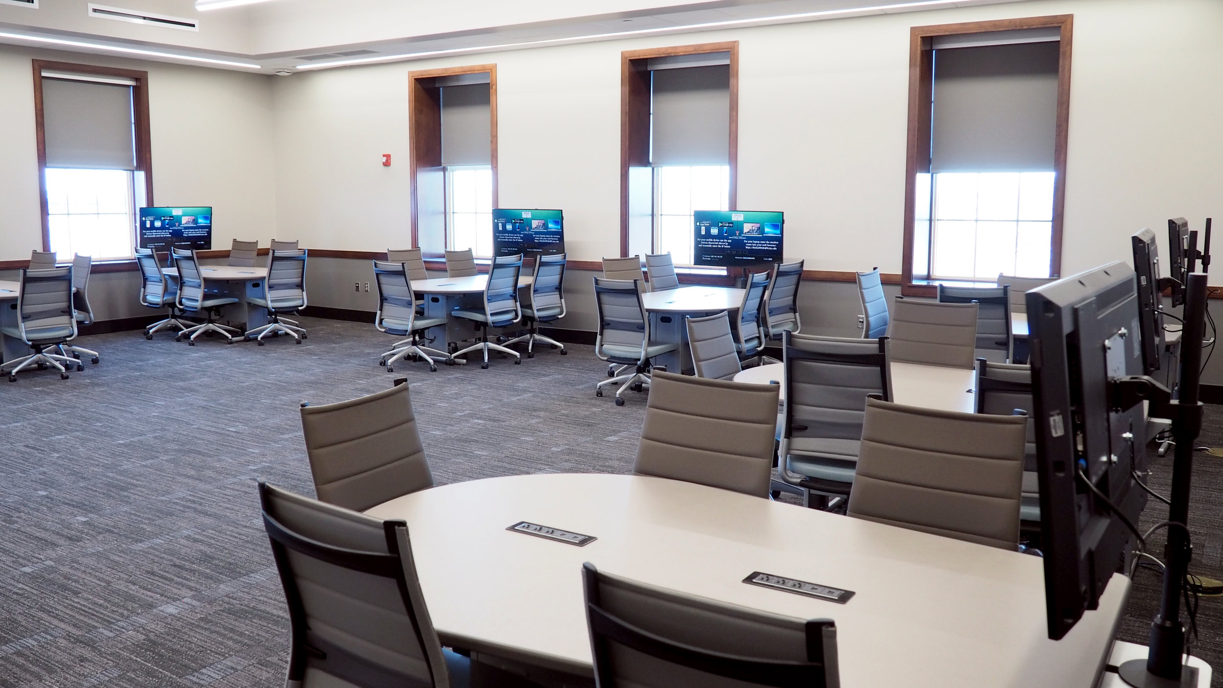 Computer Comforts Collaborative Tables at Texas Tech University