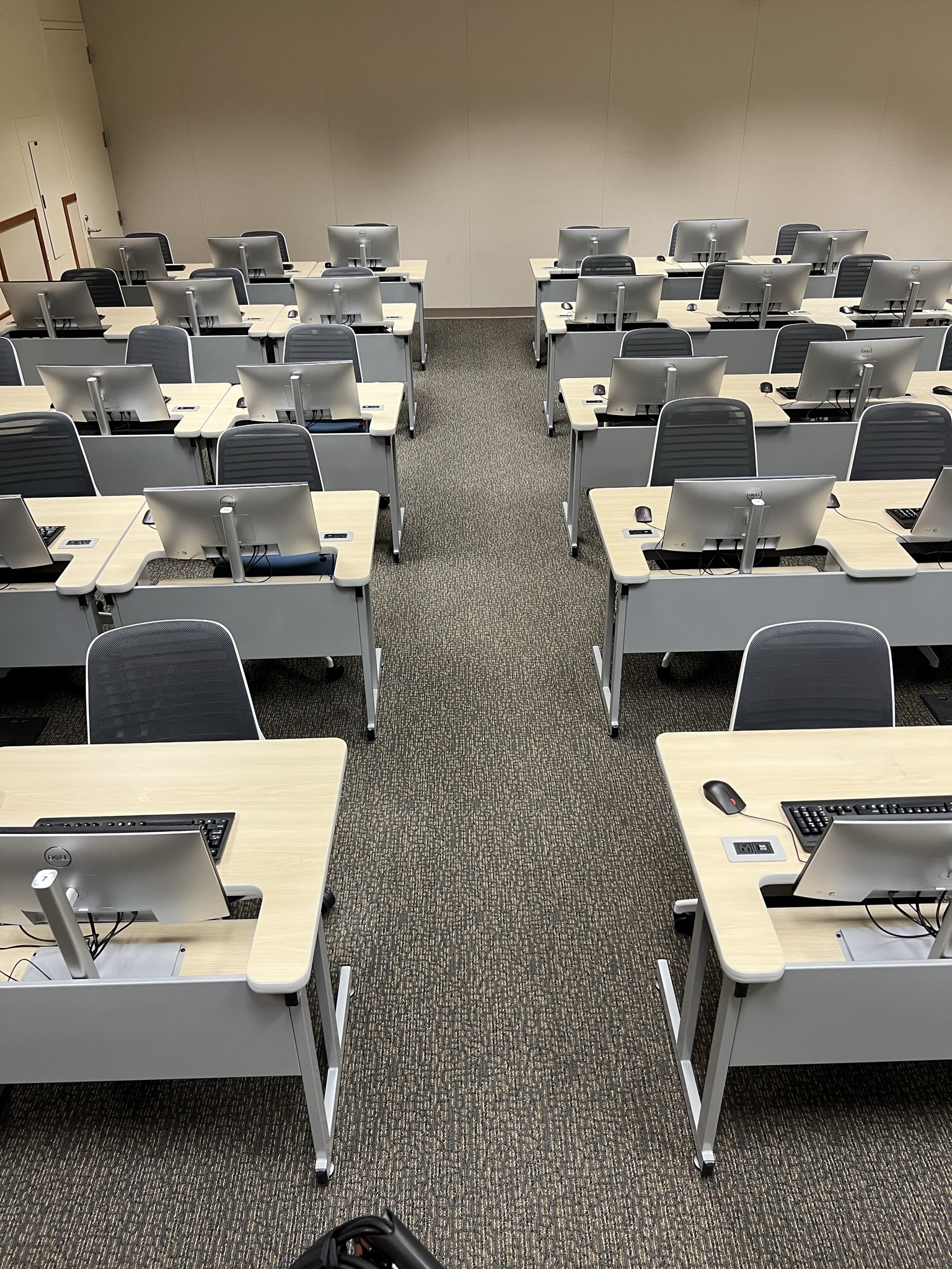 Computer Comforts Recessed LCD Tables at University of Notre Dame