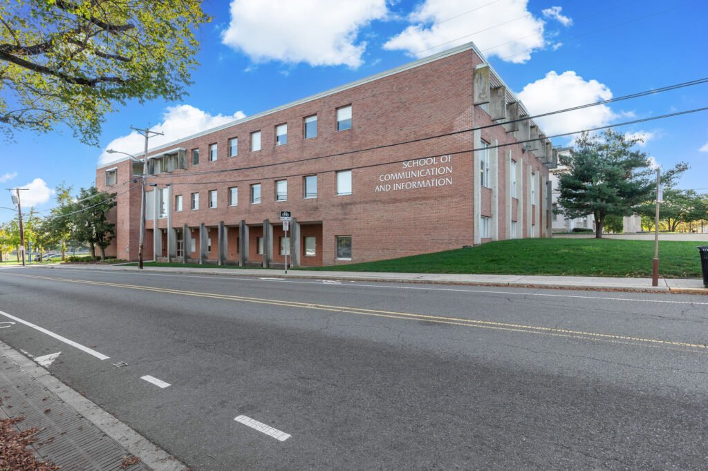 Furniture installation at Rutgers University featuring the Axil Z and Active Learning Cluster.
