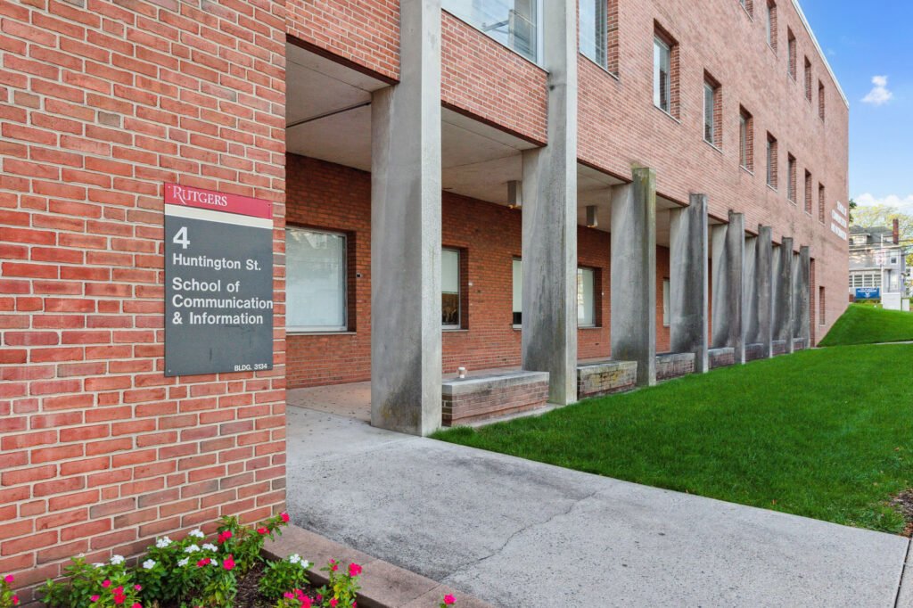 Furniture installation at Rutgers University featuring the Axil Z and Active Learning Cluster.