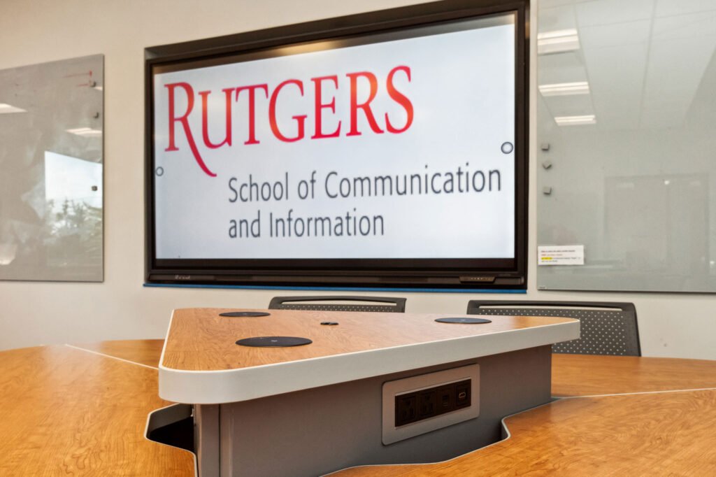Furniture installation at Rutgers University featuring the Axil Z and Active Learning Cluster.